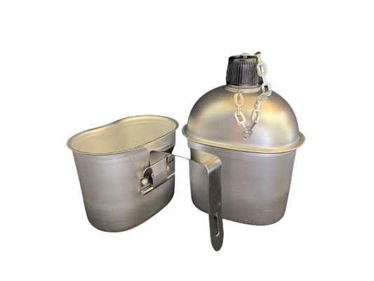 Reproduction d'une gourde avec quart